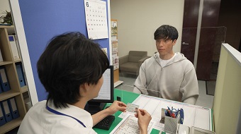 職場であいさつをしようイメージ